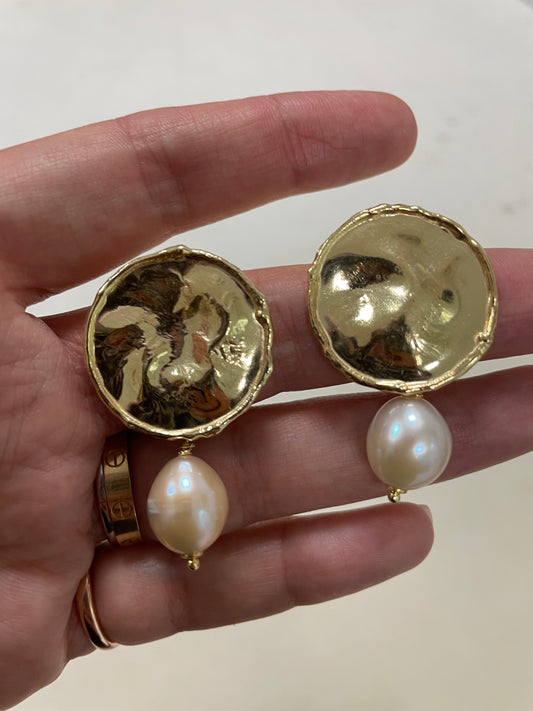 Cleo pearl earrings